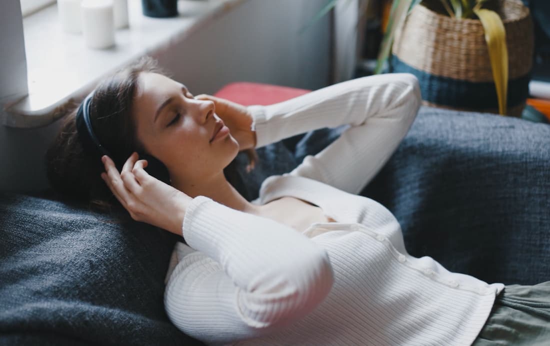 video-headphones-sofa-poster