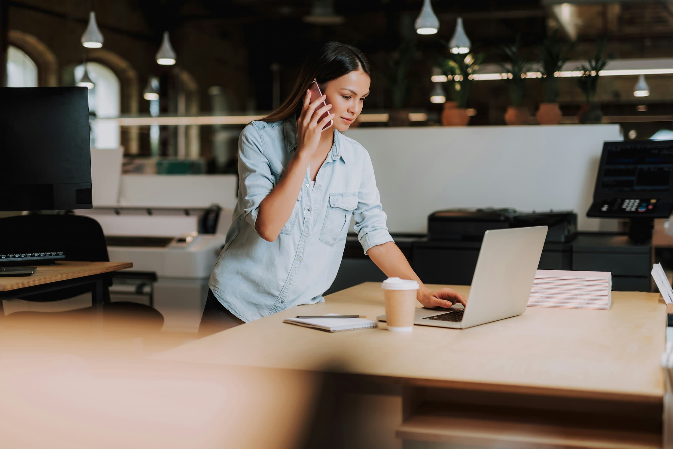 woman-phone-office